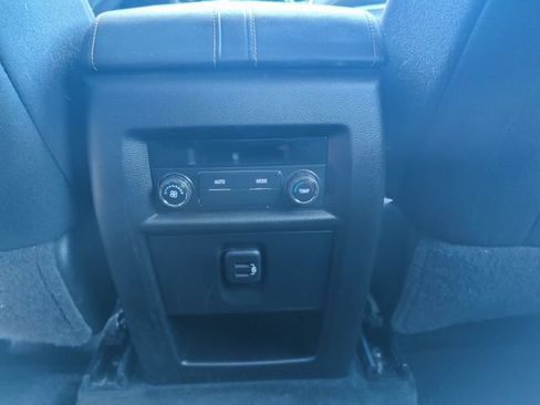 Used 2018 Chevrolet Traverse LT FWD image 25