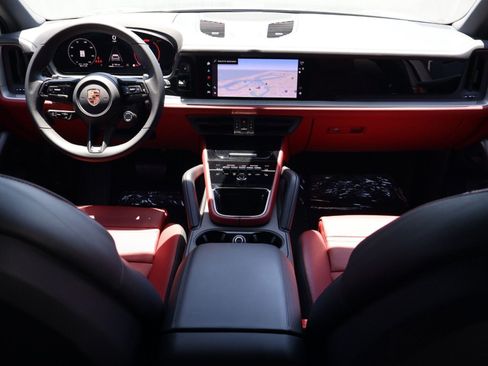 Certified 2025 Porsche Cayenne AWD/4WD image 21