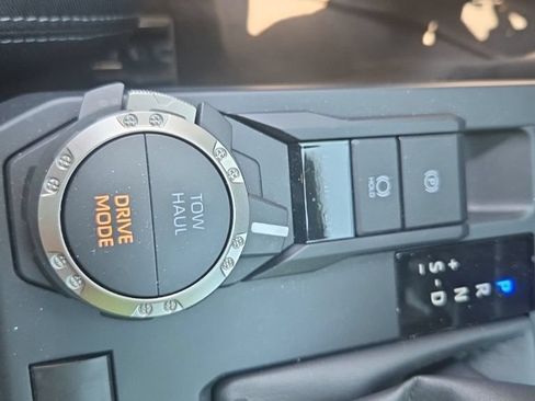 Used 2025 Toyota Tacoma TRD Sport AWD/4WD image 4