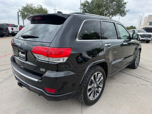 Used 2017 Jeep Grand Cherokee Overland w/ Jeep Active Safety Group AWD/4WD image 3