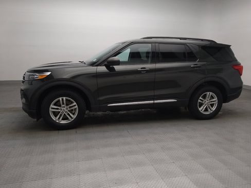 Used 2022 Ford Explorer XLT AWD/4WD image 2