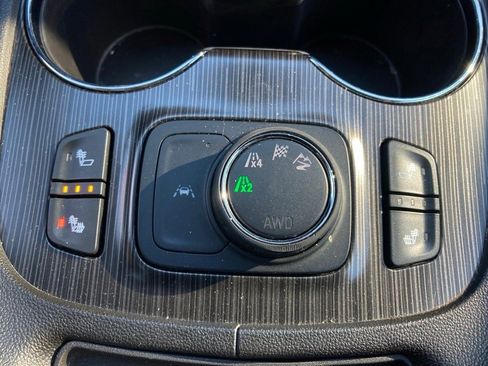 Used 2023 GMC Acadia SLT image 29