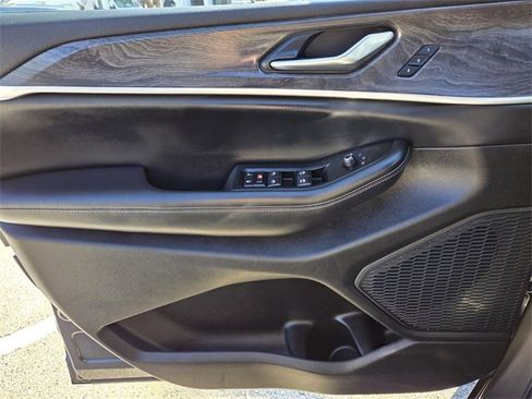 Used 2024 Jeep Grand Cherokee L Limited w/ Luxury Tech Group II image 31