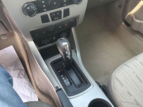 Used 2011 Ford Focus SE FWD image 15
