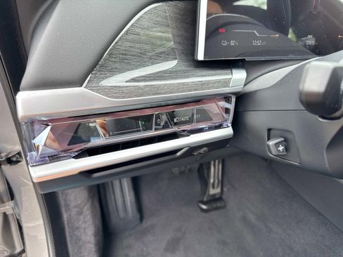 New 2025 BMW i7 xDrive60 AWD/4WD image 33