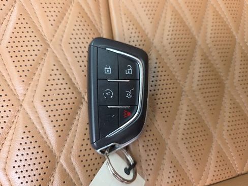 Used 2021 Cadillac Escalade Premium Luxury w/ LPO, Illumination Package AWD/4WD image 39