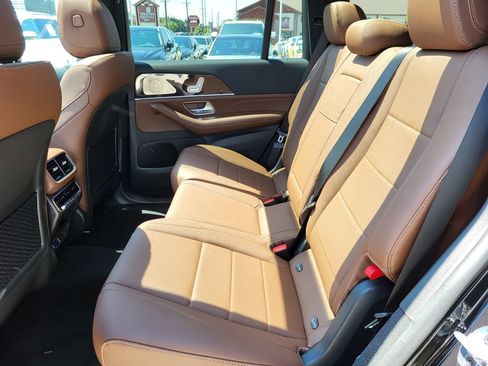 Used 2025 Mercedes-Benz GLS 450 4MATIC image 4