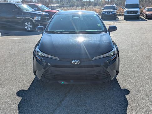 Used 2024 Toyota Corolla LE image 9