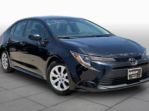 Used 2024 Toyota Corolla LE FWD image 2