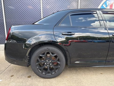 Used 2018 Chrysler 300 S w/ 300S Premium Group image 5