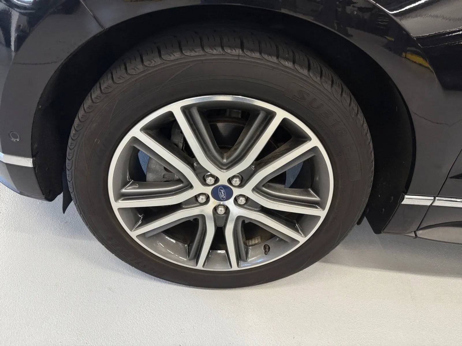 Used 2019 Ford Edge Titanium w/ Equipment Group 301A AWD/4WD image 36