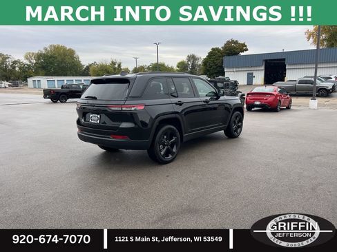 New 2025 Jeep Grand Cherokee Limited w/ Luxury Tech Group II image 11