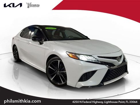 Used 2019 Toyota Camry XSE FWD image 1