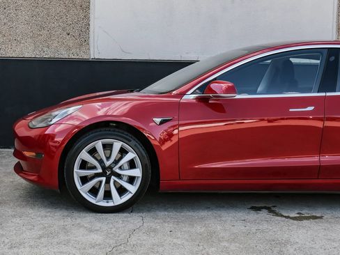 Used 2018 Tesla Model 3 Long Range RWD image 12