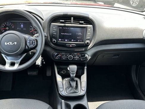 Used 2022 Kia Soul LX FWD image 22