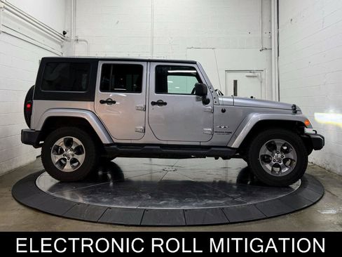 Used 2018 Jeep Wrangler Unlimited Sahara image 9