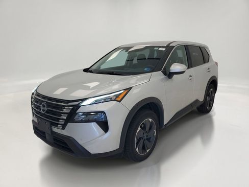 Used 2025 Nissan Rogue SV AWD/4WD image 3