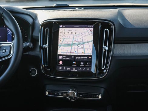 Used 2023 Volvo XC40 B5 Ultimate w/ Protection Package Premier image 23