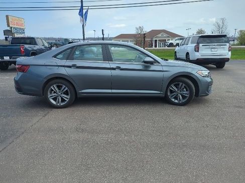 Used 2024 Volkswagen Jetta SE image 6