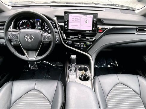 Used 2022 Toyota Camry SE image 16