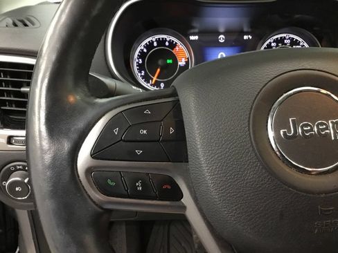 Used 2019 Jeep Cherokee Limited AWD/4WD image 16