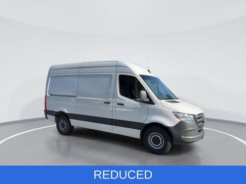 Used 2025 Mercedes-Benz Sprinter 2500 image 2