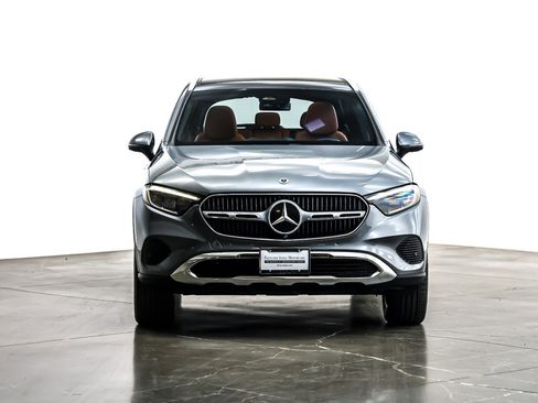 Used 2023 Mercedes-Benz GLC 300 4MATIC w/ Exclusive Trim Package image 4