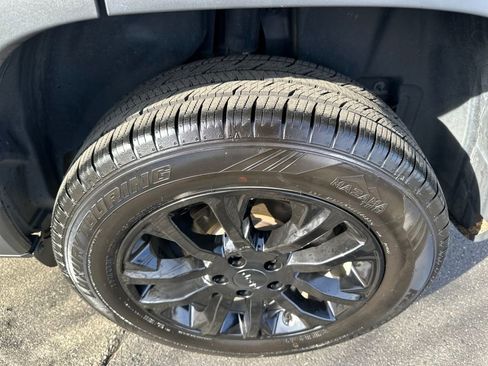 Used 2019 Jeep Cherokee Latitude w/ Popular Appearance Group FWD image 26