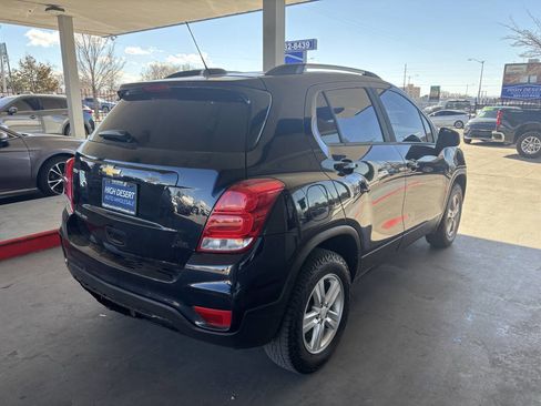 Used 2022 Chevrolet Trax LT w/ LT Convenience Package image 7