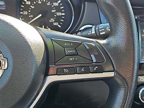 Used 2020 Nissan Rogue Sport SV image 21