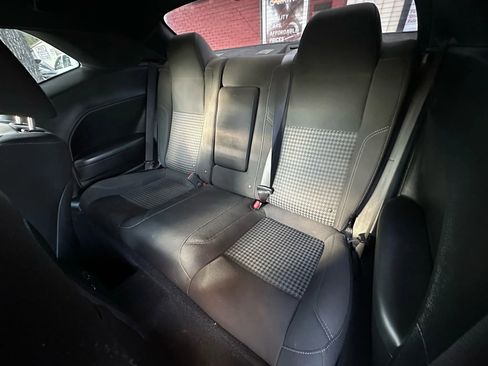 Used 2019 Dodge Challenger SXT image 11