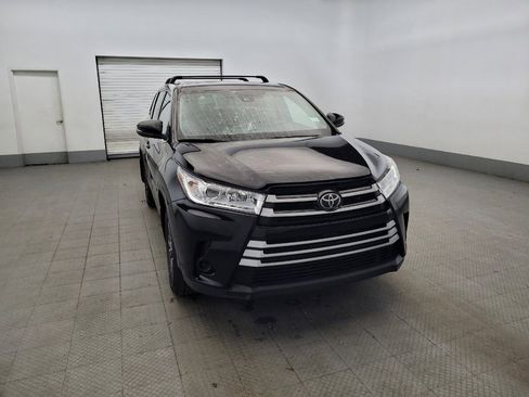 Used 2019 Toyota Highlander LE AWD/4WD image 14