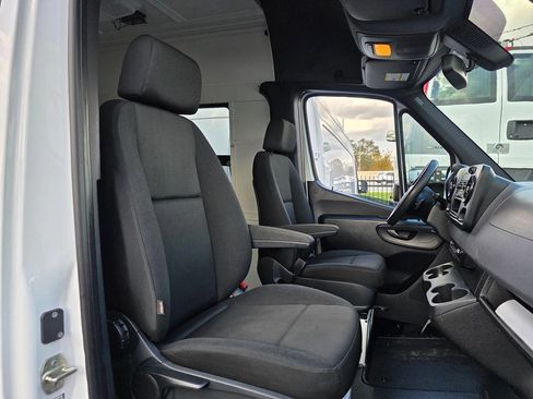Used 2020 Mercedes-Benz Sprinter 2500 image 8