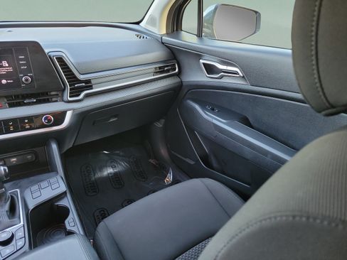 Certified 2024 Kia Sportage LX FWD image 11