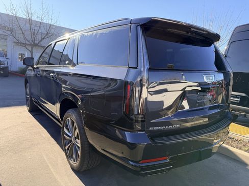 Used 2025 Cadillac Escalade ESV Sport w/ Touring Package image 5