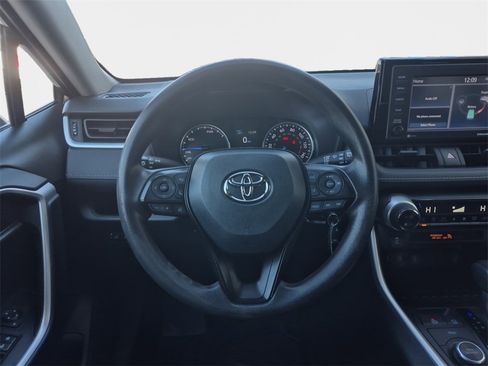 Used 2022 Toyota RAV4 LE image 11