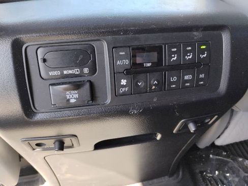 Used 2021 Toyota Sequoia Platinum AWD/4WD image 14
