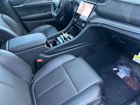 New 2022 Jeep Grand Cherokee Overland w/ Advanced Protech Group III image 16