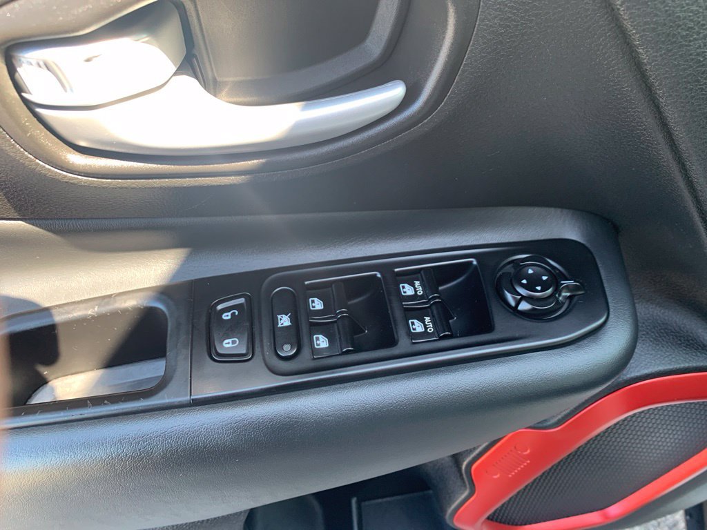 Used 2023 Jeep Renegade Trailhawk AWD/4WD image 18
