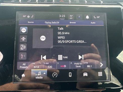 Used 2025 Jeep Grand Cherokee Altitude AWD/4WD image 22
