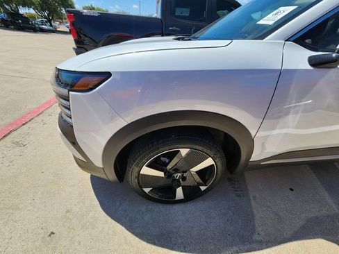 Used 2025 Nissan Kicks SR FWD image 7