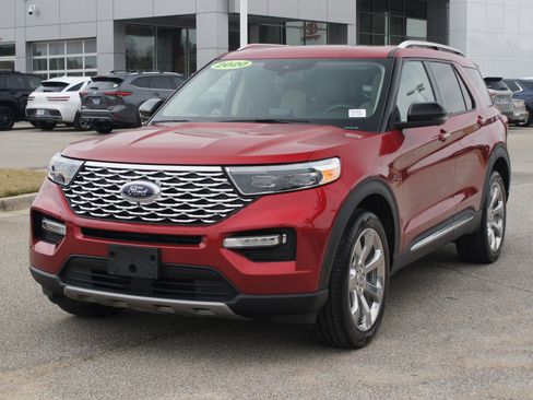 Used 2020 Ford Explorer Platinum w/ Premium Technology Package image 2