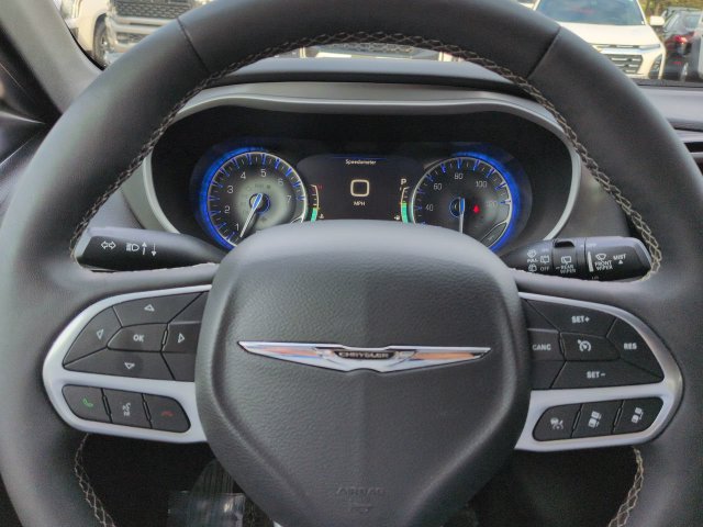 Certified 2025 Chrysler Pacifica Select FWD image 27