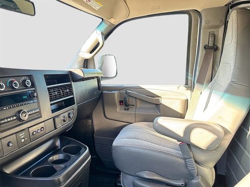 Used 2022 GMC Savana 2500 w/ Driver Convenience Package image 20