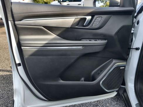 Used 2025 Buick Enclave Preferred w/ Power Package image 22