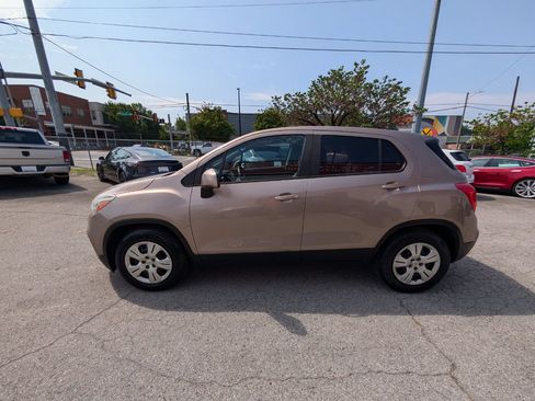 Used 2018 Chevrolet Trax LS FWD image 9