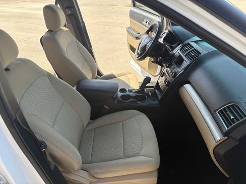 Used 2017 Ford Explorer FWD image 44