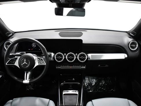 Used 2026 Mercedes-Benz GLB 250 4MATIC image 8