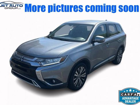 Used 2020 Mitsubishi Outlander SE FWD image 1