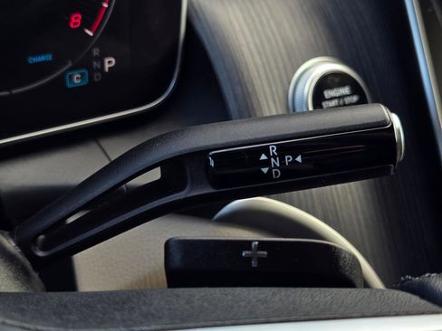 Used 2024 Mercedes-Benz GLC 300 4MATIC w/ Driver Assistance Package image 39